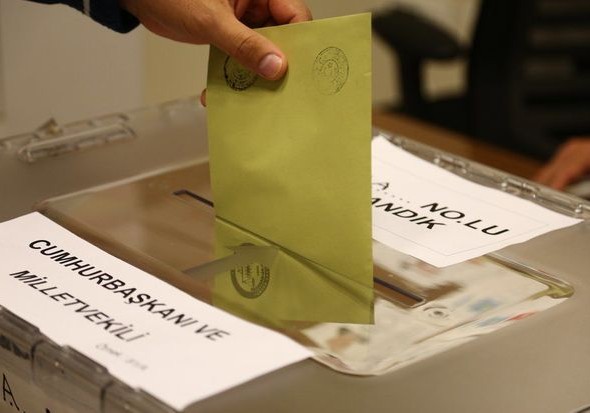 Türkiyədə prezident seçkiləri vaxtından əvvəl keçirilə bilər