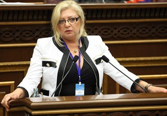 Moldovalı ombudsman Elmira Süleymanova ilə görüşdə ağladı