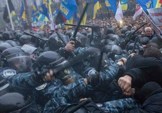 Ukraynada müxalifət Nazirlər Kabinetinin binasını mühasirəyə aldı
