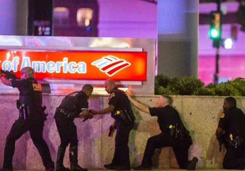 ABŞ-da qaradərililərin öldürülməsinə kəskin etiraz: 4 polis qətlə yetirilib, 11-i yaralanıb