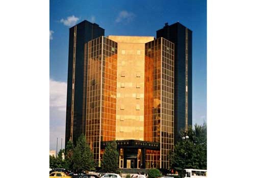 Bugünkü hərracda dolların məzənnəsi 1,77 manatı ötüb