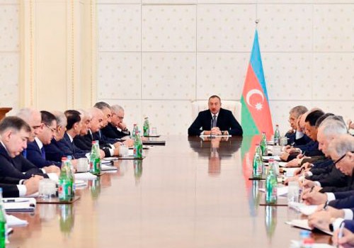 Azərbaycan prezidenti: “Bakı daxmalardan, “naxolstroy”lardan təmizlənəcək”