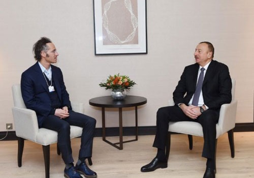 Azərbaycan prezidenti Davosda “Palantir Technologies” şirkətinin təsisçisi ilə görüşüb