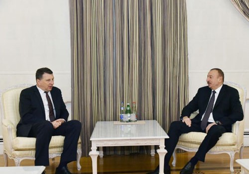 Azərbaycan prezidenti latviyalı həmkarı ilə görüşüb