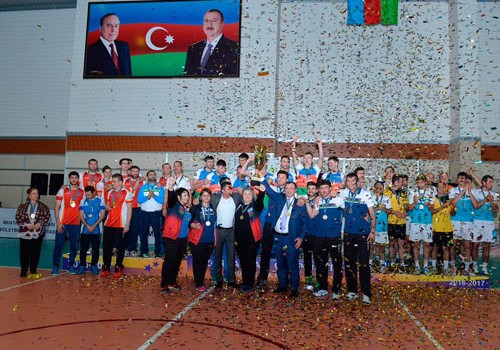 Azərbaycan çempionatının qalibləri mükafatlandırıldı