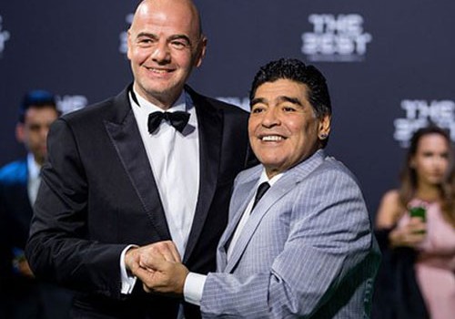 Messi Maradonanın zənglərinə cavab vermir