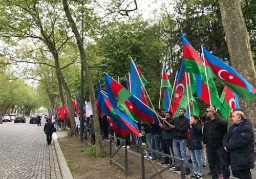 Azərbaycan diasporu Strasburqda Türkiyəyə dəstək aksiyası keçirib