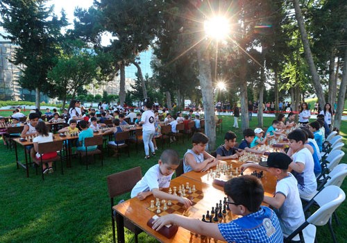 Heydər Əliyev Mərkəzinin parkında şahmat turniri keçirilib