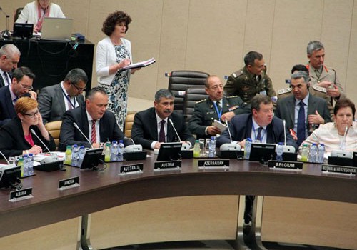 Müdafiə naziri NATO toplantısında iştirak edib