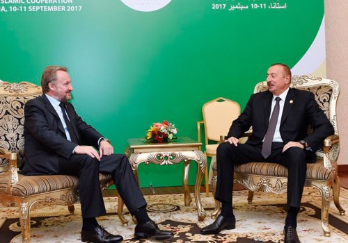 Prezident İlham Əliyev Astanada Bakir İzetbeqoviç ilə görüşüb
