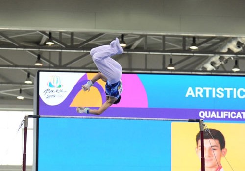 Azərbaycan gimnastları komanda yarışlarına liderlik edir