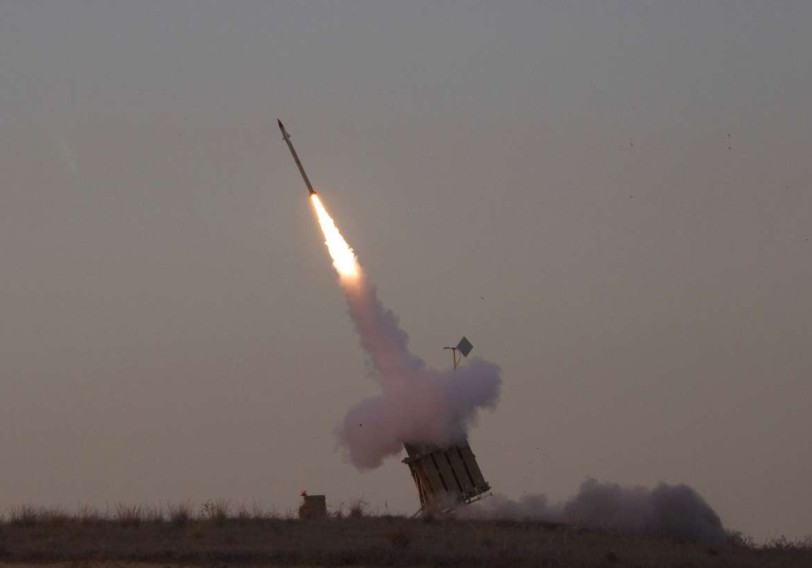 İraqda hərbi bazanın ərazisinə 7 raket düşüb, xəsarət alanlar var