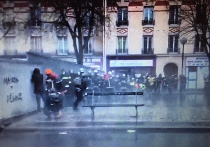 Fransada yanğınsöndürənlərin etiraz aksiyasında polislə qarşıdurma olub