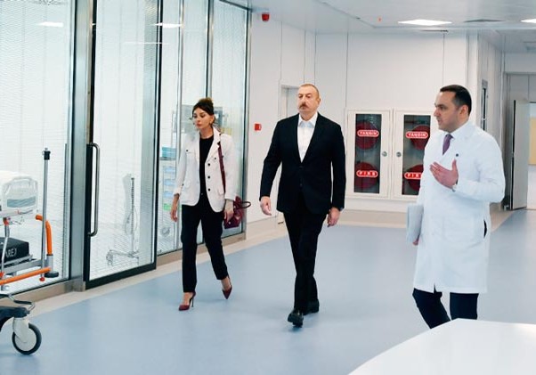 Prezident İlham Əliyev Bakıda “Yeni klinika” tibb müəssisəsinin açılışında iştirak edib