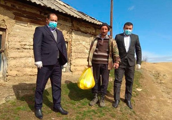 Deputat Arzu Nağıyev aztəminatlı, tənha yaşayan 50 ailəyə ərzaq yardımı edib