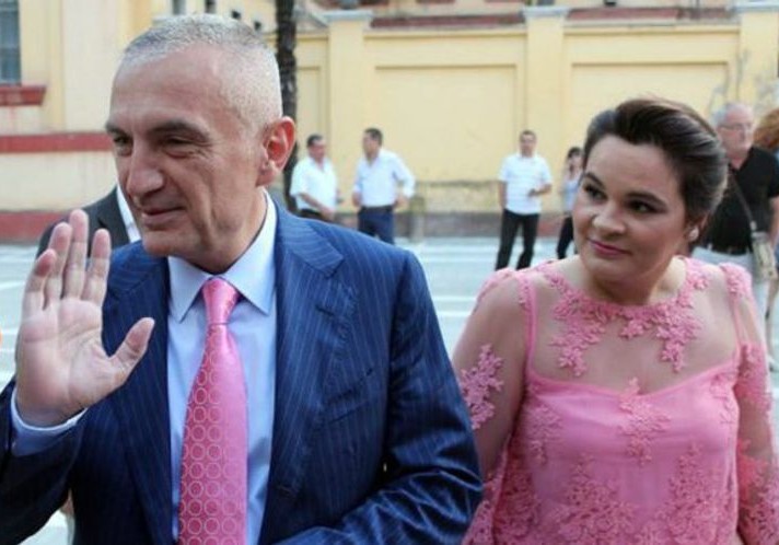Albaniya prezidentinin həyat yoldaşı etiraz aksiyasında saxlanılıb
