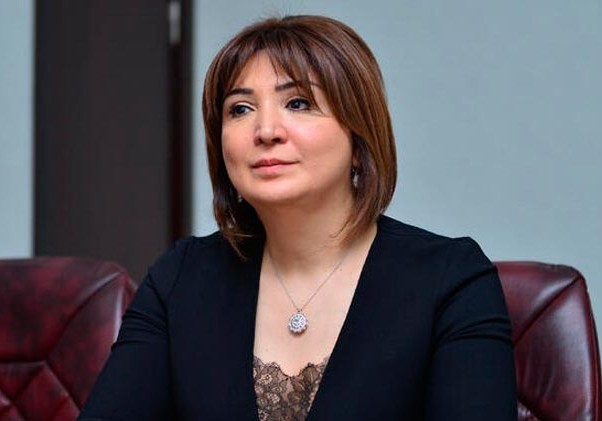 "Bu virus bizimlədir, biz onunla yaşamağı öyrənməliyik"