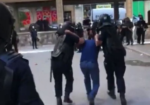DİN: Yasamalda eyvandan polisə əşyalar atan 11 nəfər saxlanıldı