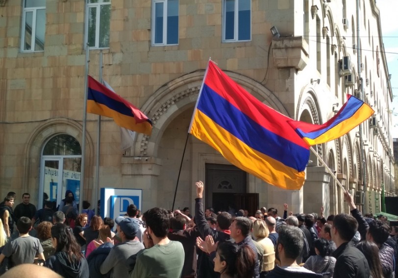 Ermənistan müxalifəti iqtidara qarşı cinayət işi açılmasını tələb edir