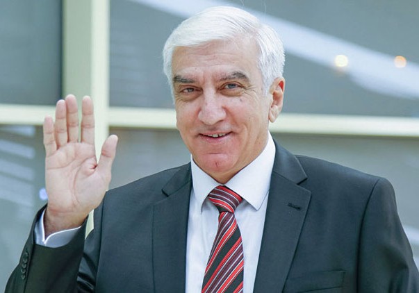 “Tamaşaçını ancaq ağlınla təəccübləndirə bilərsən”