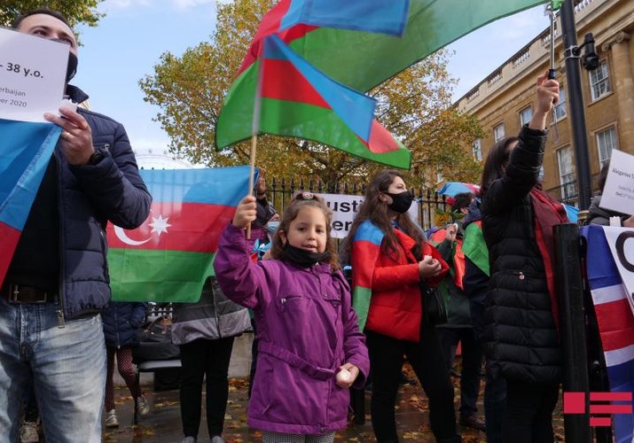 Londonda “Erməni təcavüzünə son” şüarı ilə aksiya keçirilib