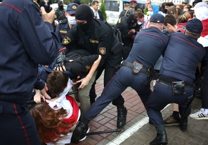 Minskdə etiraz aksiyaları zamanı 200-dən çox adam saxlanılıb