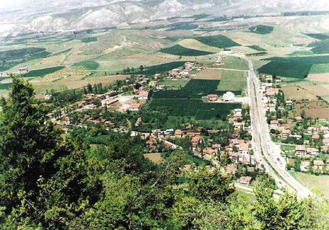 Laçında Ağoğlan məbədinin üzərində erməni dilində 26 saxta "tarixi" lövhə yerləşdirilib