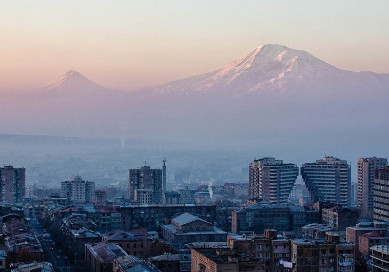 Ermənistan quru sərhədlərini açdı