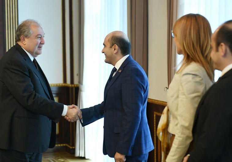 Ermənistan prezidenti müxalifət lideri ilə görüşüb