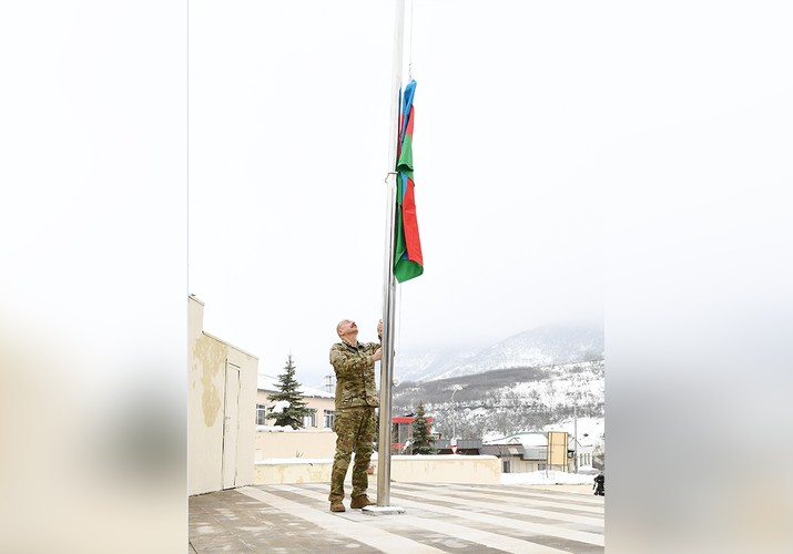 Azərbaycan Prezidenti Hadrutda dövlət bayrağımızı qaldırıb