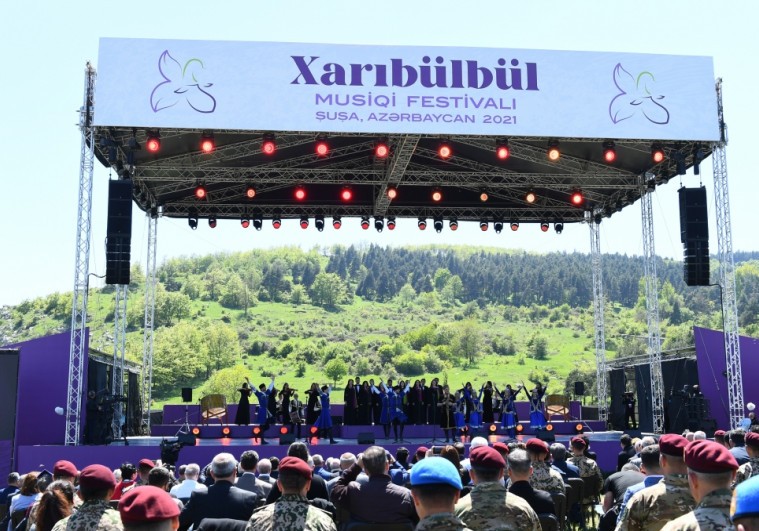 “Xarıbülbül” festivalı: Dünyaya sülh, sabitlik, dostluq və tolerantlıq mesajları - TƏHLİL
