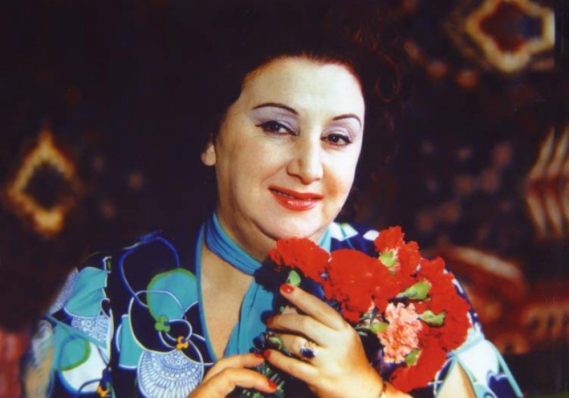 Məxməri səsli kübar sima