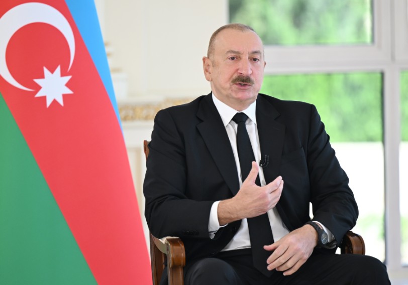 Aydın və birmənalı mövqe