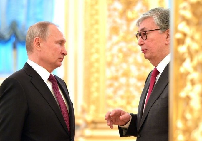Astana Kremldən uzaqlaşmağa çalışır