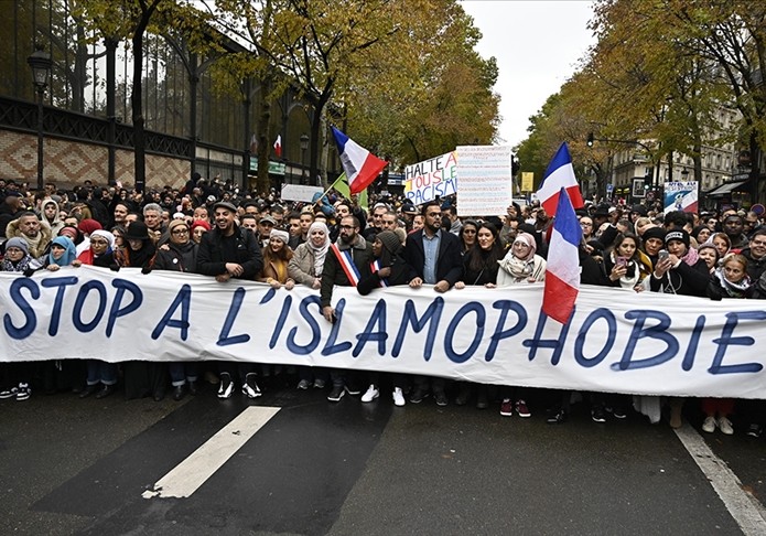 Makrondan daha bir islamofob addım