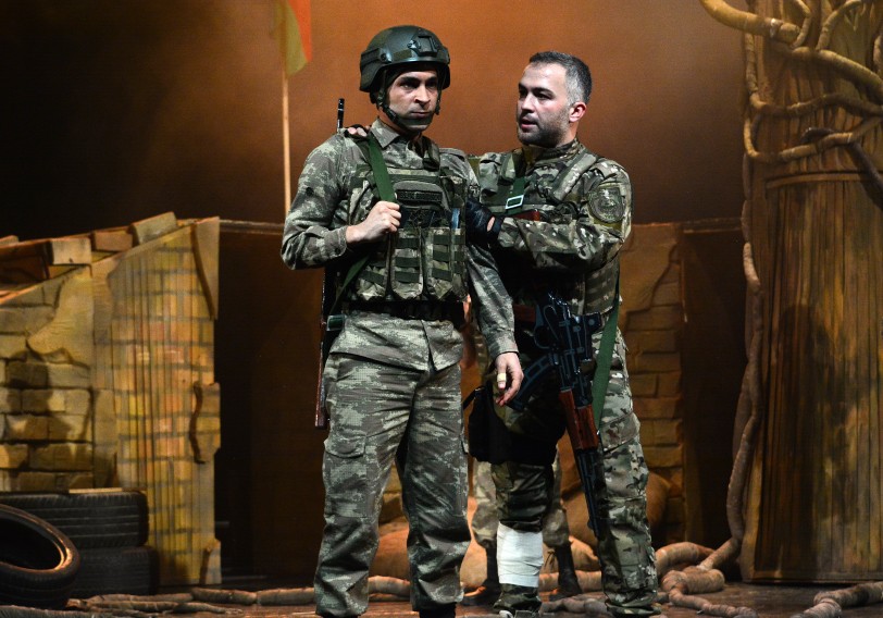 “Balaca kişilər”in böyüməsi - TEATR