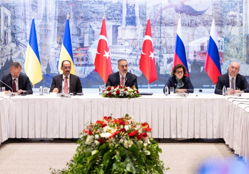 Dünya sülh yolunu İstanbulda axtarır