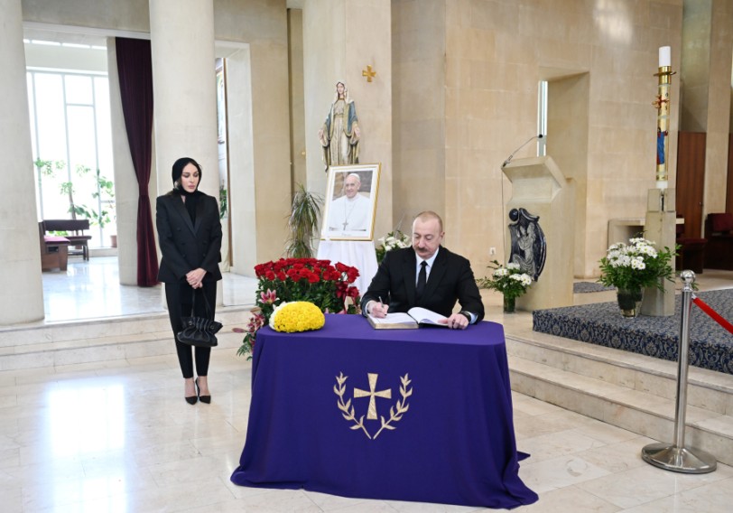 Prezident Müqəddəs Məryəm Ana kilsəsində olub