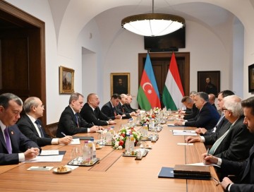 Azərbaycan Prezidentinin Macarıstanın Baş naziri ilə geniş tərkibdə görüşü olub