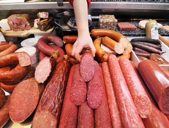 Xəstə heyvan ətindən kolbasa düzəldirlər? Araşdırma