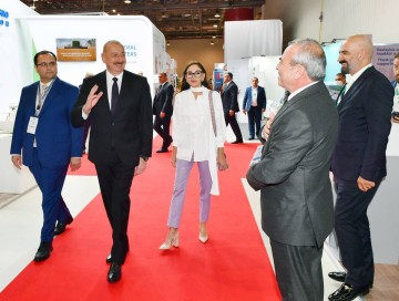 Prezident və birinci xanım sərgilərlə tanış olublar - FOTOLAR