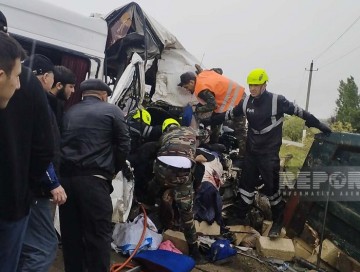 Kürdəmirdə mikroavtobusun "KamAZ"a çırpılması nəticəsində yaralananların durumu açıqlanıb