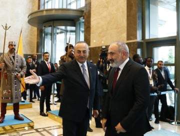 Rus mediası Paşinyanı təhqir etdi - TƏHLİL