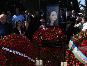 Qənirə Paşayeva dəfn olunub