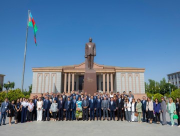  “Qlobal informasiya mühiti və media trendləri”