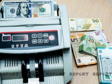 Azərbaycandakı valyuta hərraclarındakı satış 39% azalıb