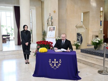 Prezident Müqəddəs Məryəm Ana kilsəsində olub